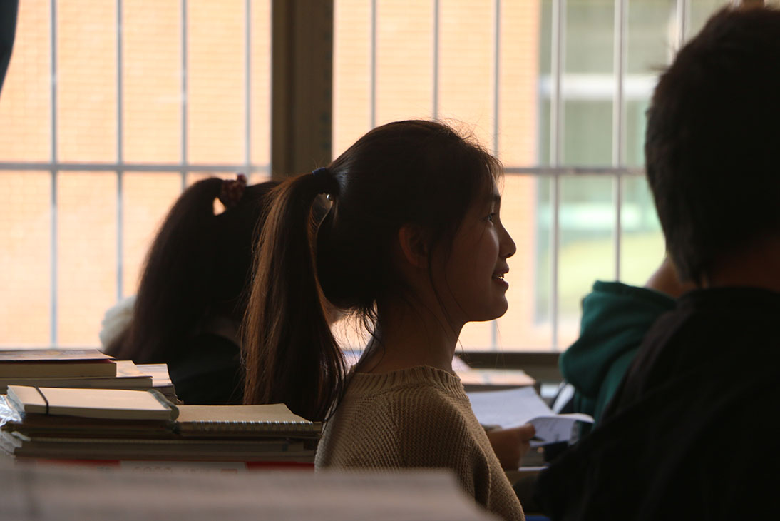 认真上课的学子